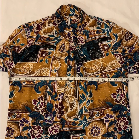 90’s Vintage Floral Blouse - Picture 4 of 5